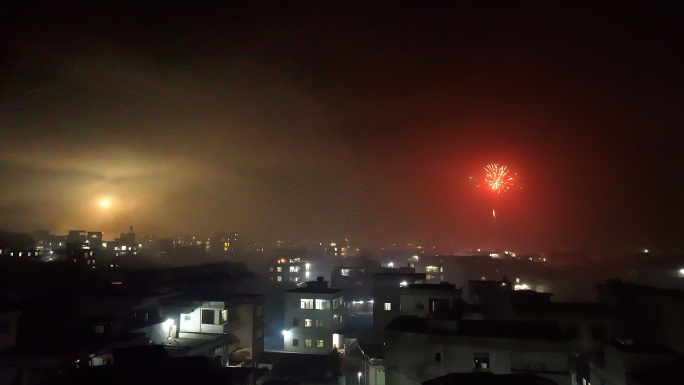 乡村大过年 年三十晚烟花燃放 安静详和