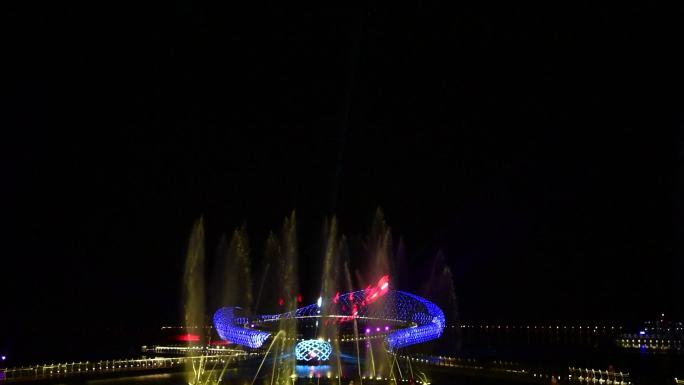 苏州湾阅湖台龙年春节灯光音乐喷泉表演