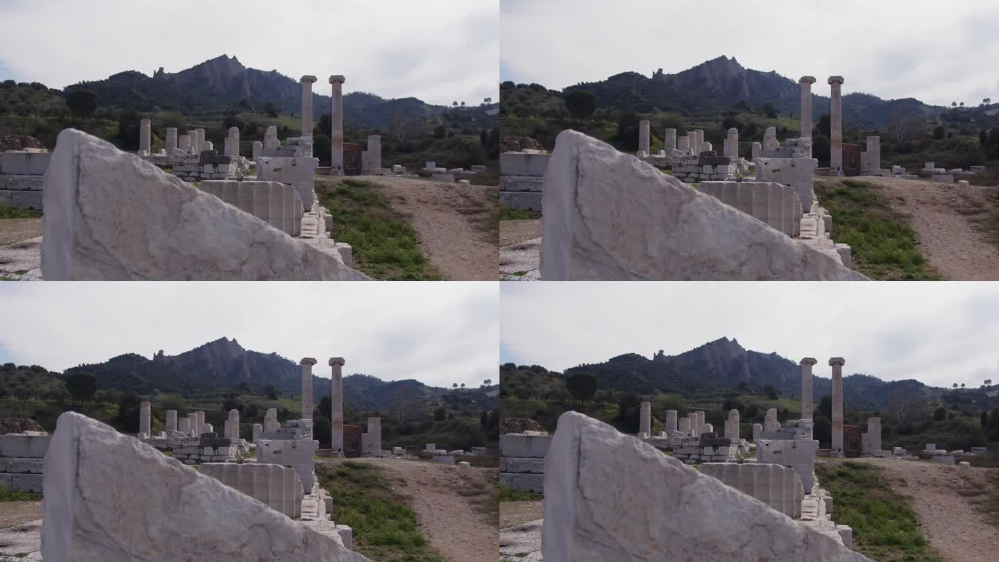 撒狄的阿尔忒弥斯神庙前的一块大石头。