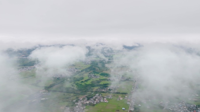 云变化 腾云驾雾 雨后乡村 南方平原