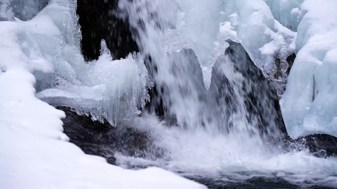 冰瀑优质水源山泉水冰天雪地白酒冰融化