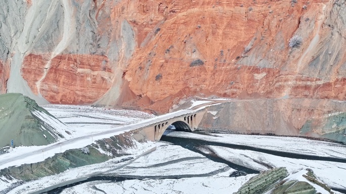 安集海大峡谷冬天雪天航拍风光