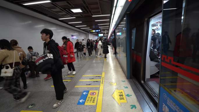 西安地铁人群拥挤春节出行
