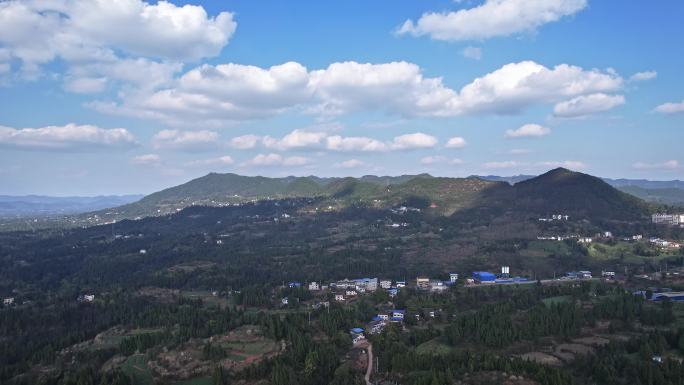 晴天大山森林小镇航拍