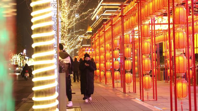 龙年 元宵节 正月十五 城市街道的红灯笼