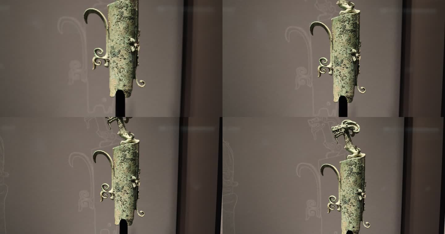青铜爬龙权杖，四川广汉三星堆博物馆藏