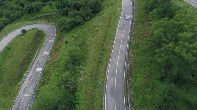 夏日九顶山航拍山路盘旋弯曲