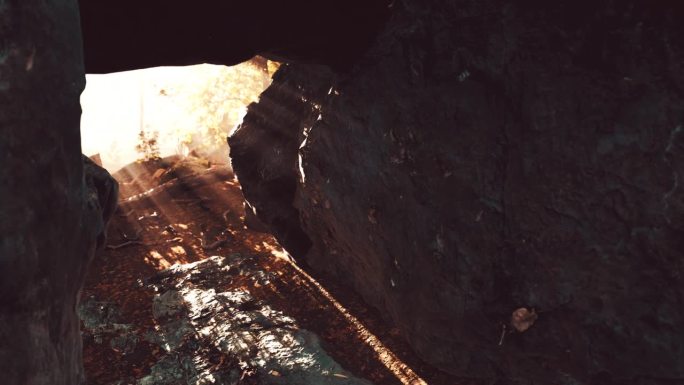 一束光射入巨大的洞穴