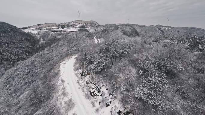 FPV穿越机航拍大山雪景4K素材 百里荒