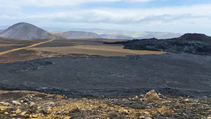 不活跃的冰岛盖尔丁达里尔火山前破裂的熔岩场