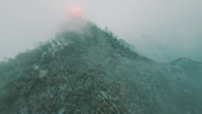 穿越机航拍寺庙道观金顶雪景穿云4k素材