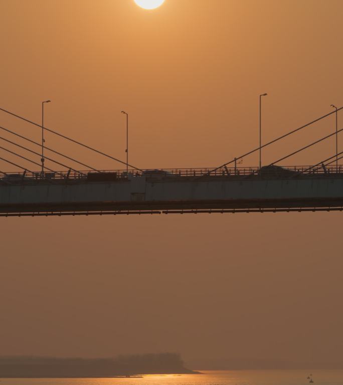 荆州长江大桥日落夕阳风景长焦竖屏
