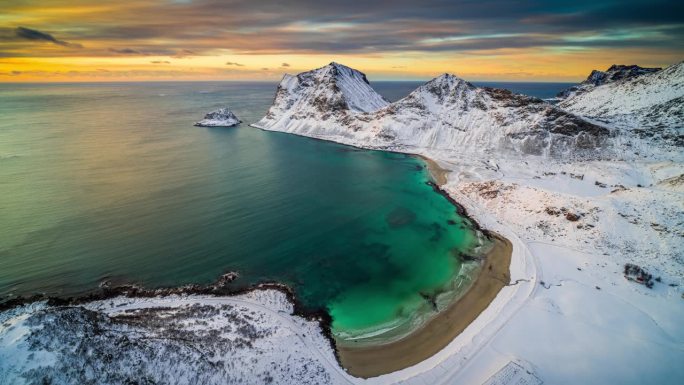 挪威罗弗敦群岛冬季的豪克兰北极海滩