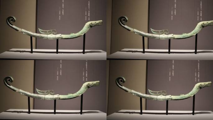 商代晚期青铜蛇，四川广汉三星堆博物馆藏