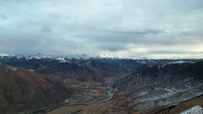 贡嘎群山