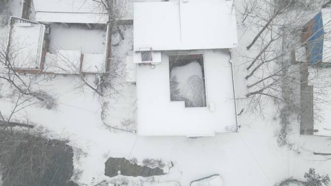 河南农村冬天下雪房屋