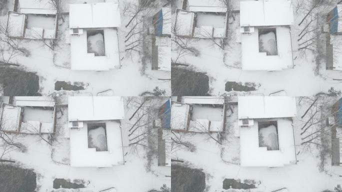 河南农村冬天下雪房屋