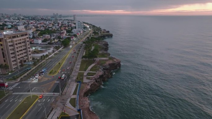 鸟瞰海滨大道的圣多明各，多米尼加共和国。
