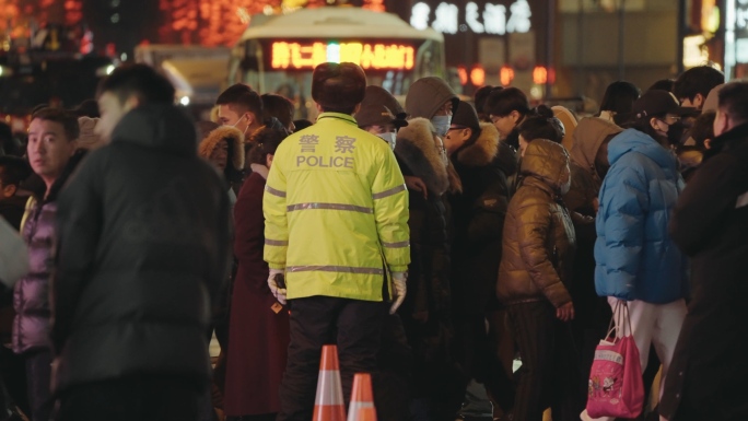 春节期间景点交通交警人流延时慢动作合集