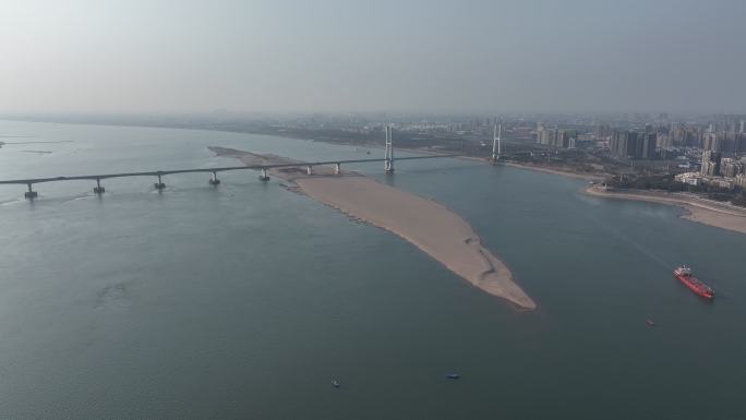 荆州长江大桥下三八滩太阳岛沙洲风景航拍1