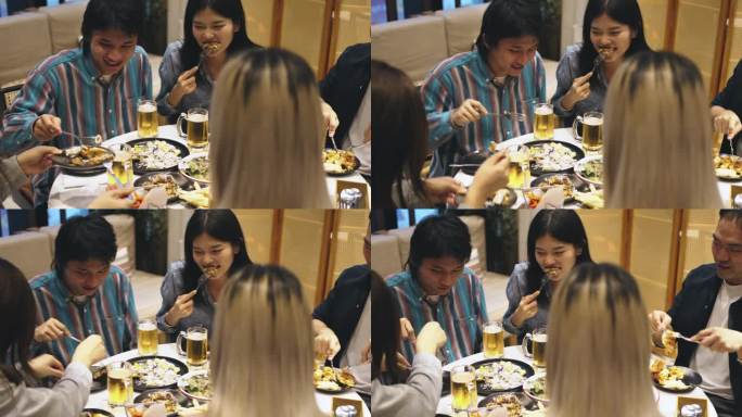 亚洲的中国朋友们在餐厅聚餐