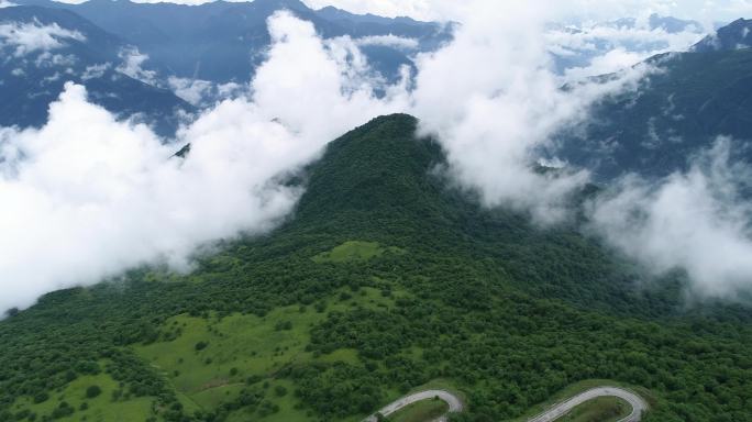 夏日雨后云雾九顶山航拍山路盘旋弯曲