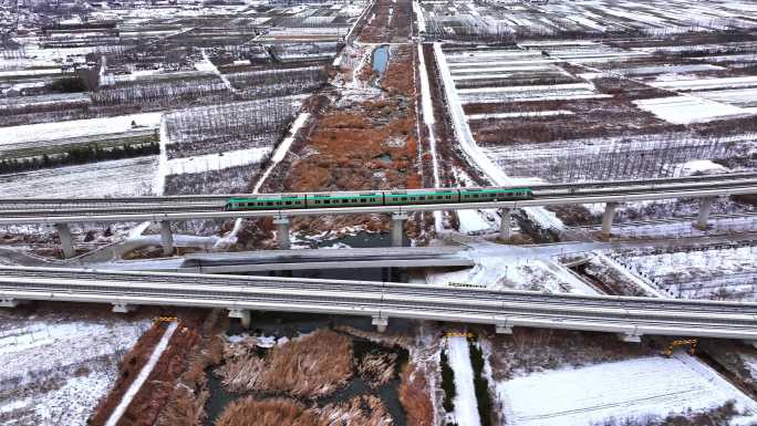 地铁雪景飞驰