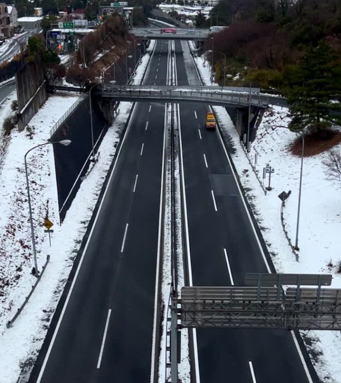 高速公路因大雪关闭/横滨横须贺路