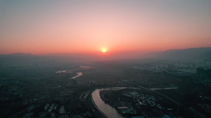 山区夕阳