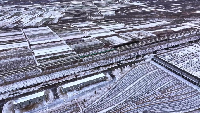 青岛地铁雪后行驶