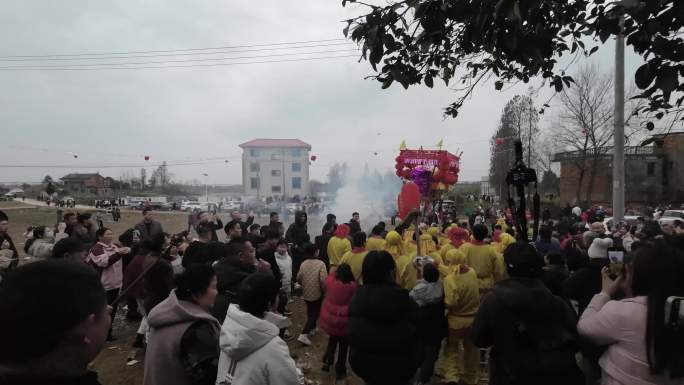 中国南方新年板凳龙年俗活动