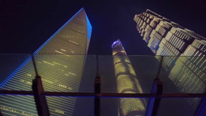 夜晚仰望上海陆家嘴三件套高楼大厦城市夜景