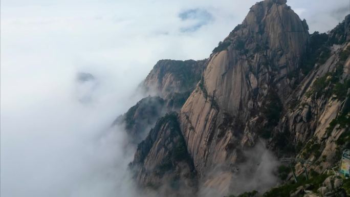 安徽省黄山风景区山峰云海航拍延时风景视频