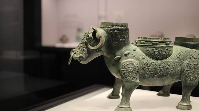 春秋晚期牺尊，上海博物馆藏青铜器