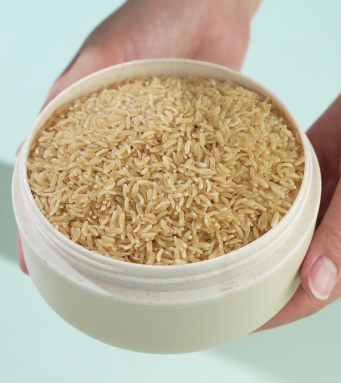 米碗装展示糙米