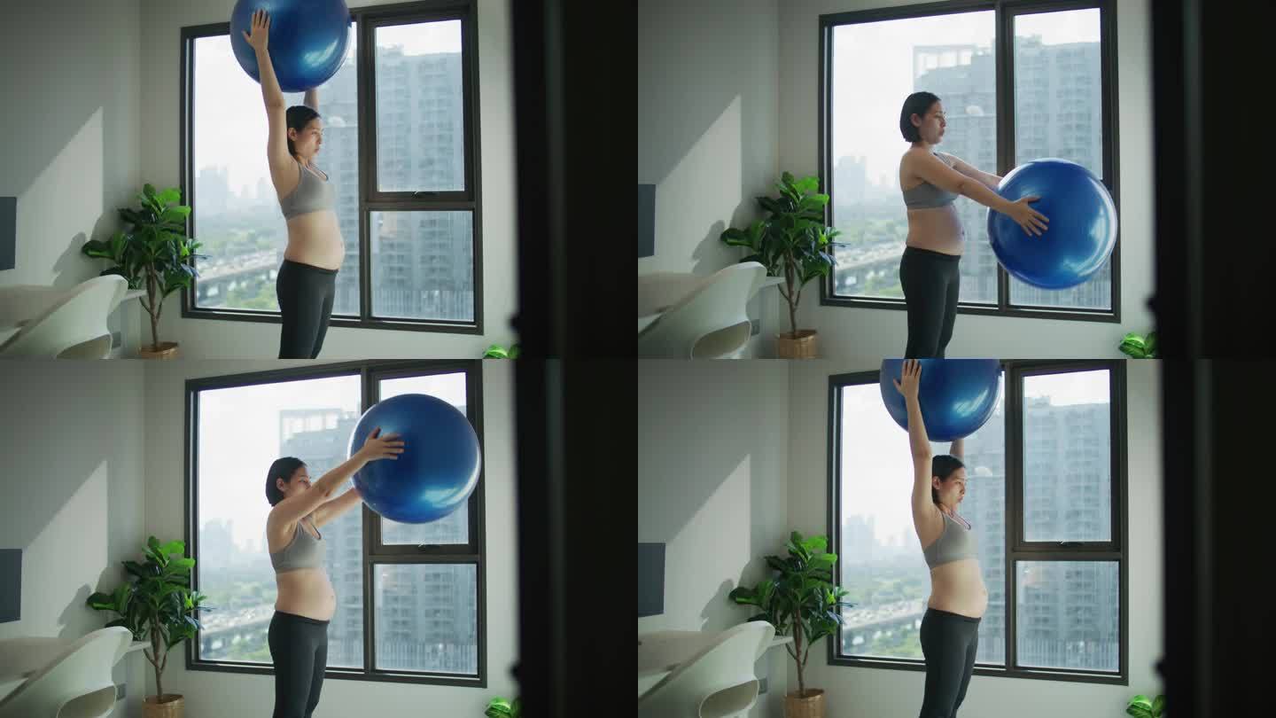 孕妇在公寓里用瑜伽球练瑜伽