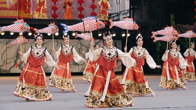 新年舞鱼灯美女喜庆 中国传统文化