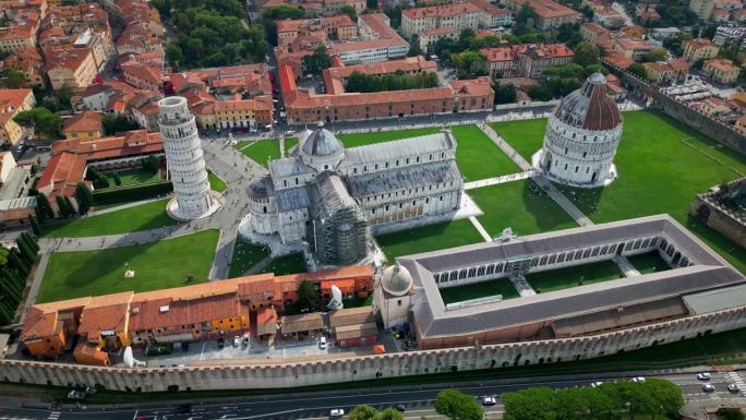 比萨斜塔或奇迹广场的4K鸟瞰图实时镜头，比萨斜塔，意大利，欧洲，旅游和旅游目的地