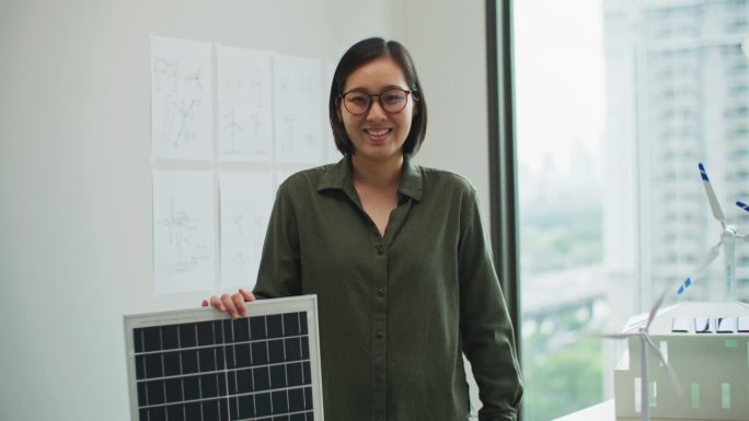可再生能源开发商在办公室摆姿势的肖像