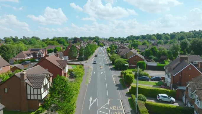 英国邓斯特布尔附近住宅开发的无人机视图