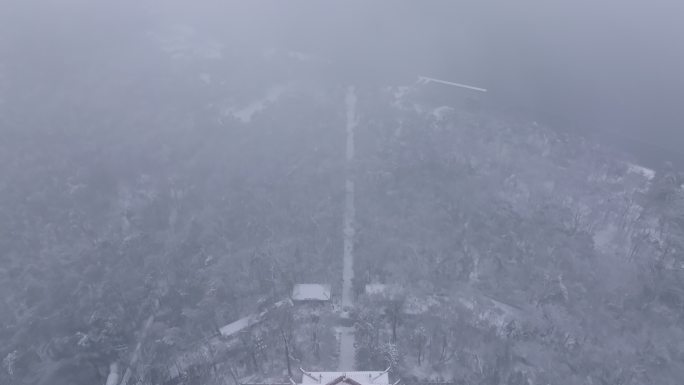 4k航拍武汉东湖楚天阁大雪中