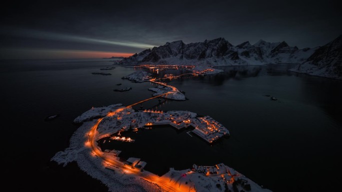 黄昏时分的挪威莱因和汉诺伊渔村