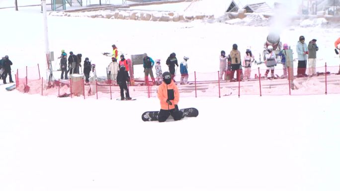 滑雪场 滑雪人群 单板双板滑雪.mp4