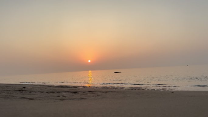 清晨海上日出