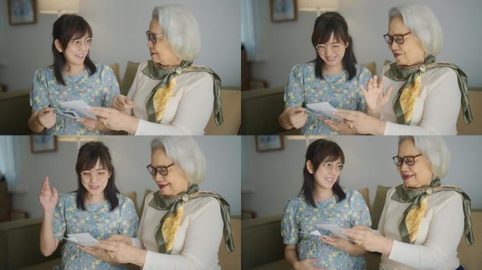 一名孕妇和她的母亲在舒适的客厅里看着未出生婴儿的超声波扫描，一起聊天。