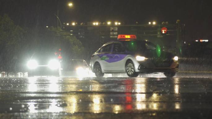 4K 25帧升格雨夜道路