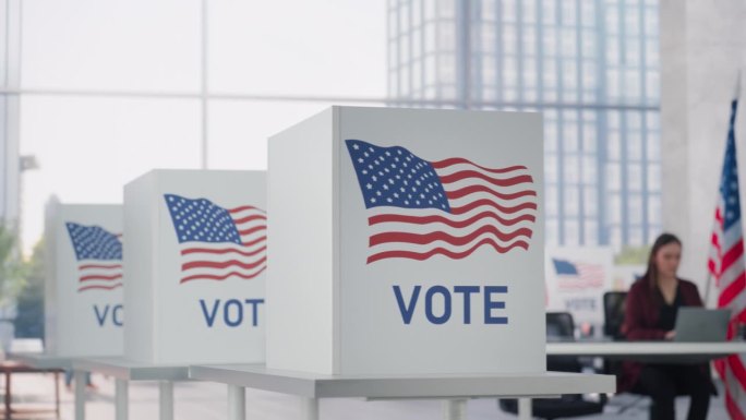 民主进程:金融区现代投票站的美国国旗。远程办公秘书。选举日与美利坚合众国爱国图像