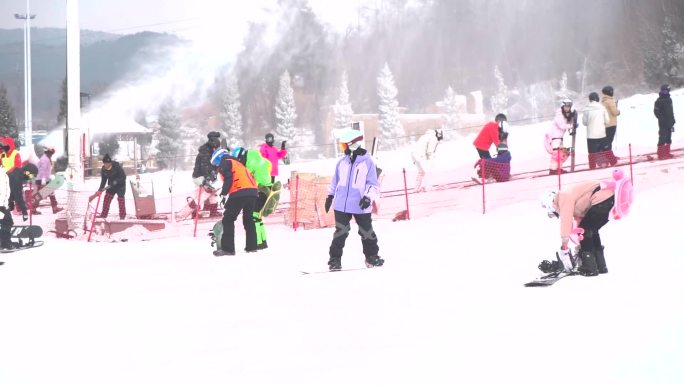 滑雪场 冬季冰雪季 单板双板滑雪.mp4