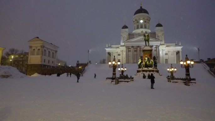 赫尔辛基大教堂的夜景