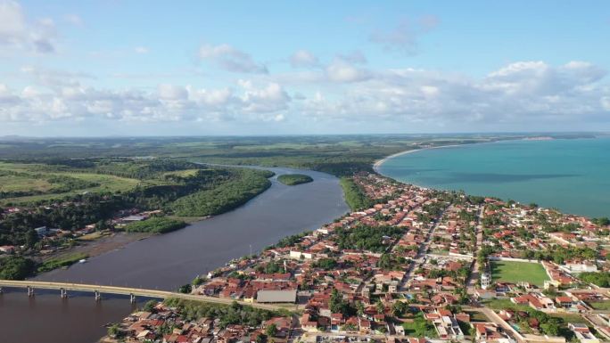 无人机拍摄的里约热内卢圣塔桥Antônio连接城市和Crôa岛